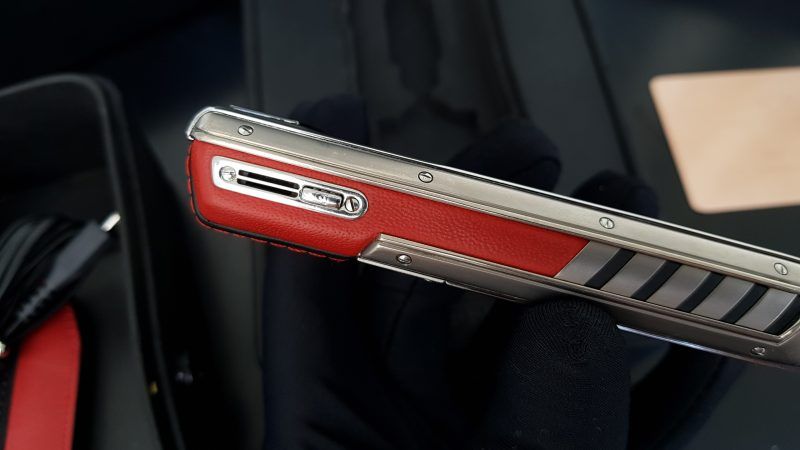 Kỳ Lân Luxury vertu ascent ti ferrari limited red 2 1 Vertu Ascent Ti Ferrari Limited Red