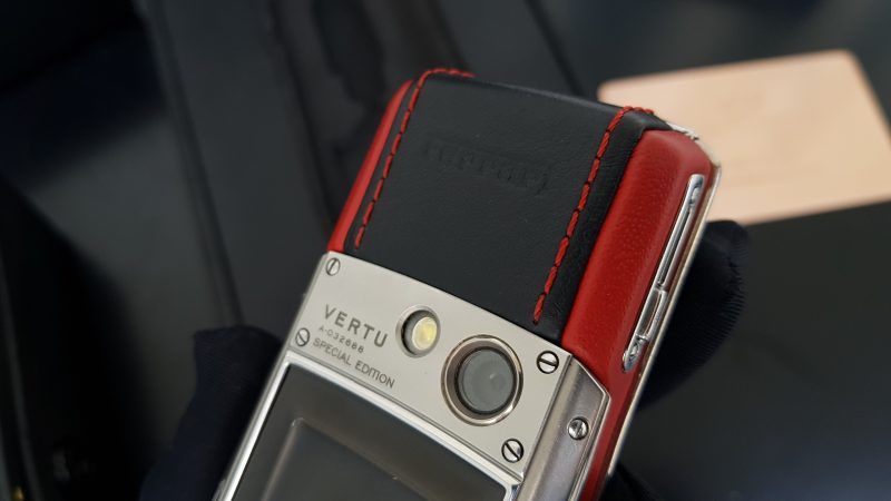 Kỳ Lân Luxury vertu ascent ti ferrari limited red 24 1 Vertu Ascent Ti Ferrari Limited Red