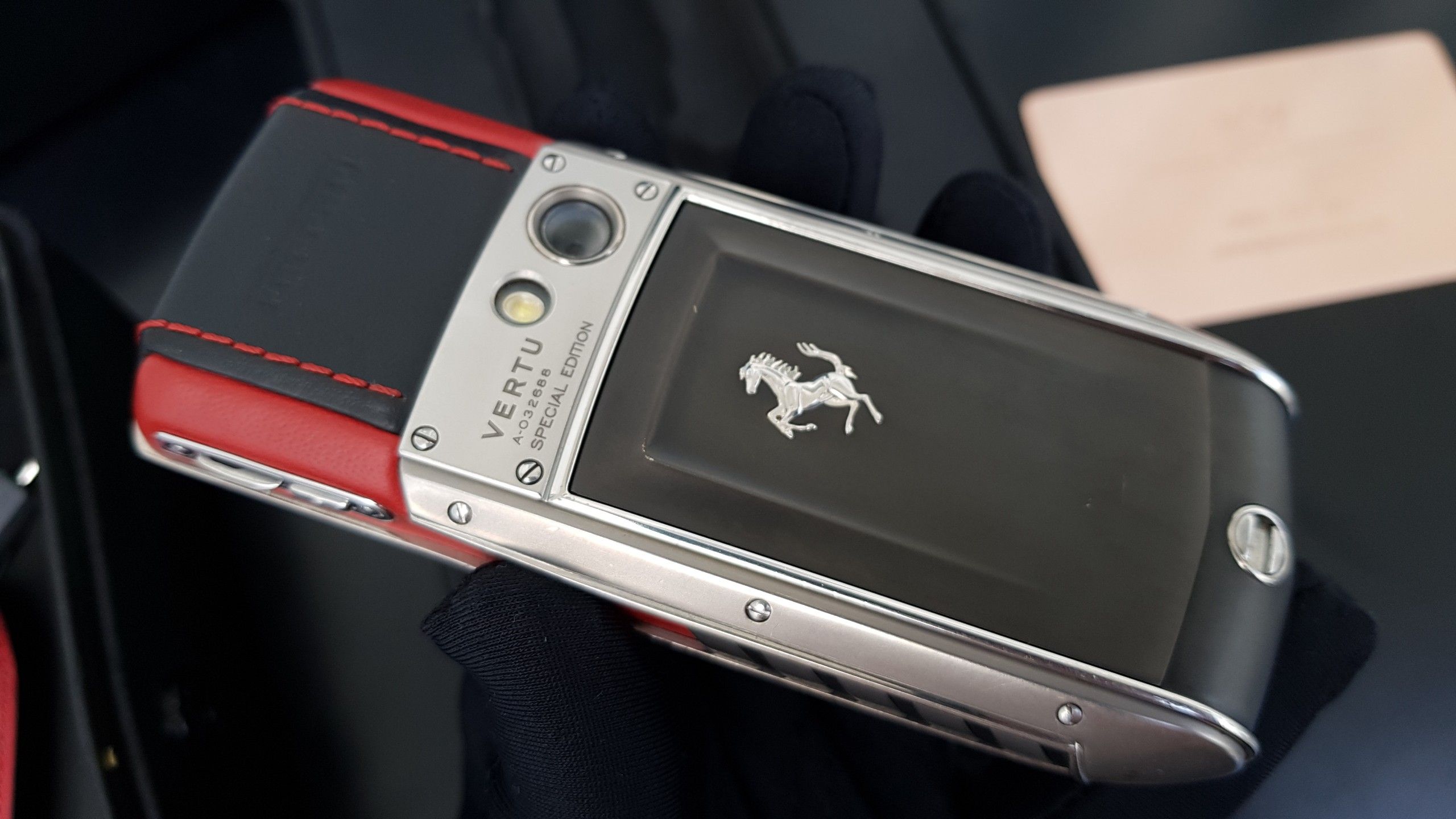 Kỳ Lân Luxury vertu ascent ti ferrari limited red 33 Vertu Ascent Ti Ferrari Limited Red