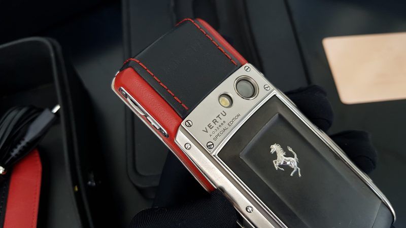 Kỳ Lân Luxury vertu ascent ti ferrari limited red 42 1 Vertu Ascent Ti Ferrari Limited Red