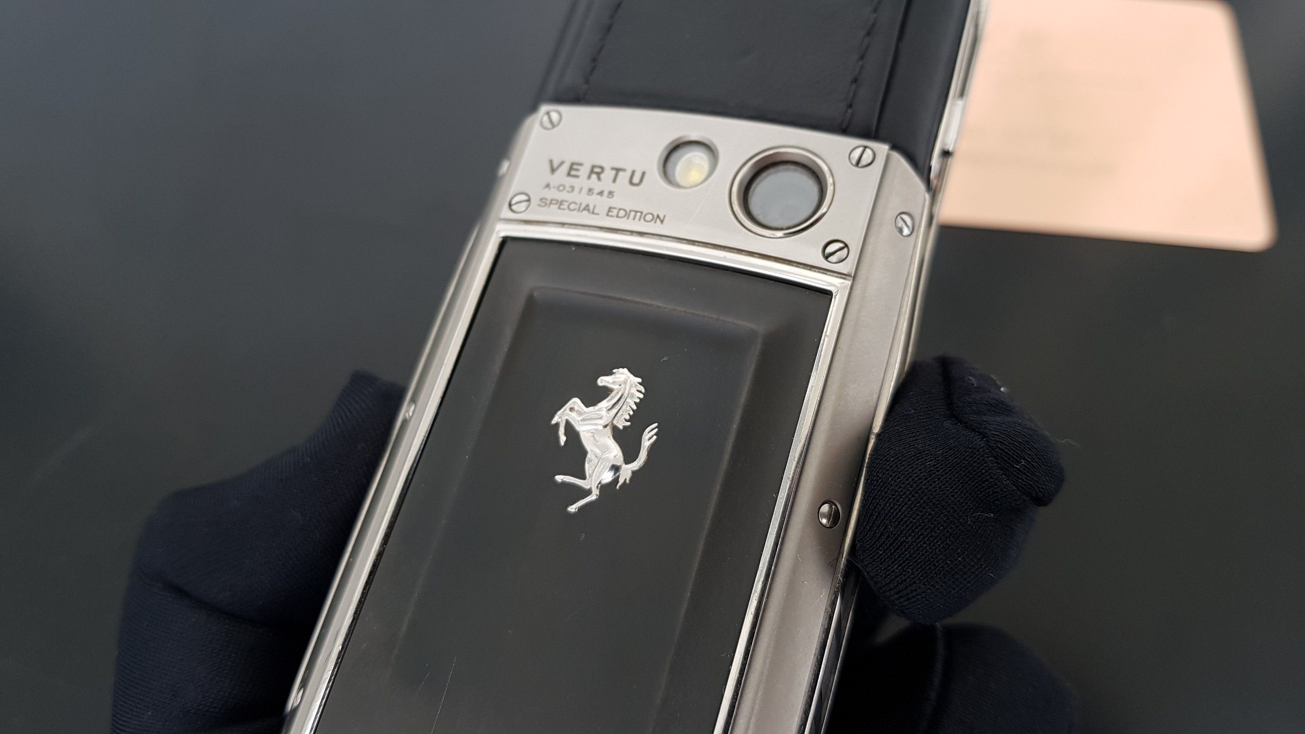 Kỳ Lân Luxury vertu ascent x ferrari limited 1 b49d6d45 7b69 4ae6 a5f9 290af3748351 Vertu Ascent Ti Ferrari Limited