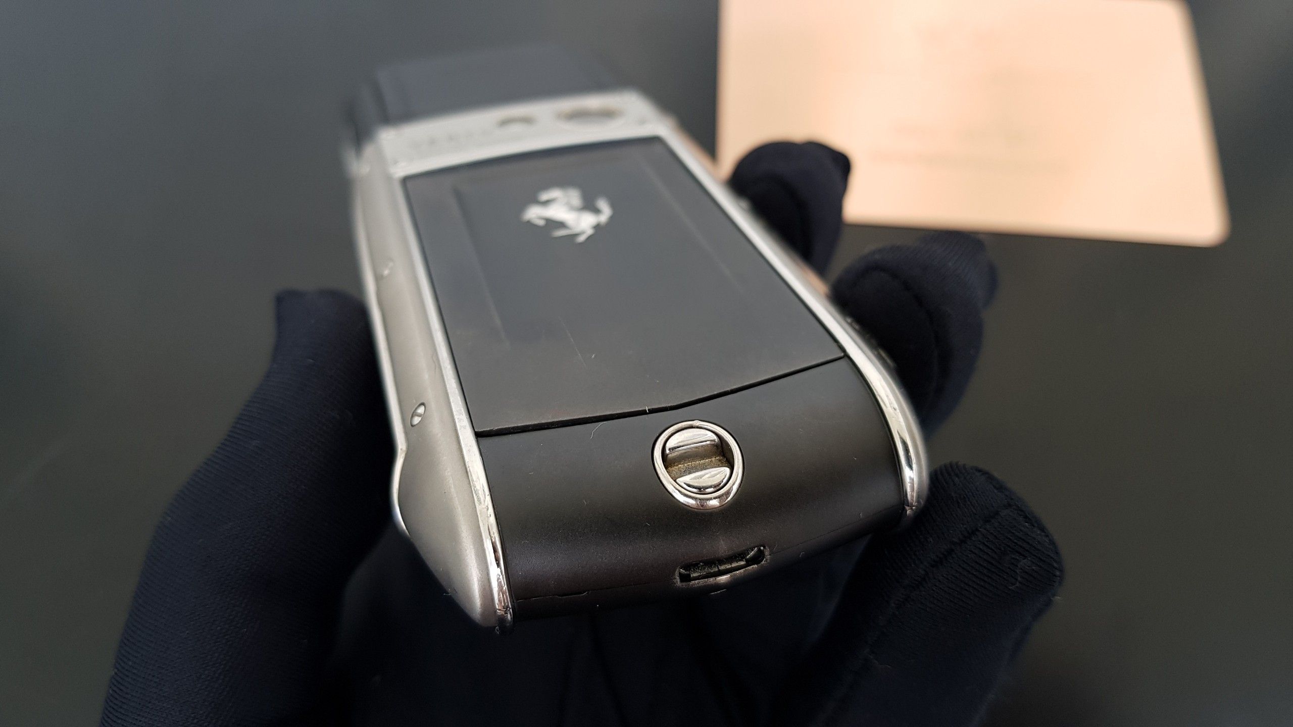 Kỳ Lân Luxury vertu ascent x ferrari limited 12 6ae5931c a559 4652 89b6 434c631e8513 Vertu Ascent Ti Ferrari Limited