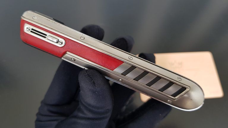 Kỳ Lân Luxury vertu ascenti ferrari special edition 29 2 Điện thoại Vertu Ascenti Ferrari Special Edition có gì đặc biệt?