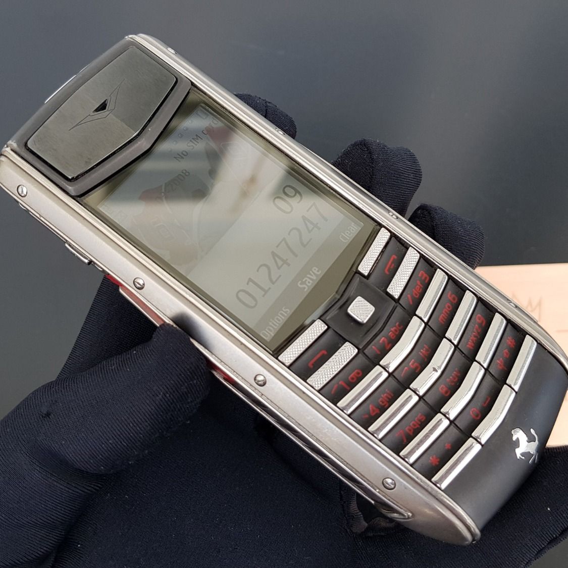 Kỳ Lân Luxury vertu ascenti ferrari special edition 34 3 Điện thoại Vertu Ascenti Ferrari Special Edition có gì đặc biệt?