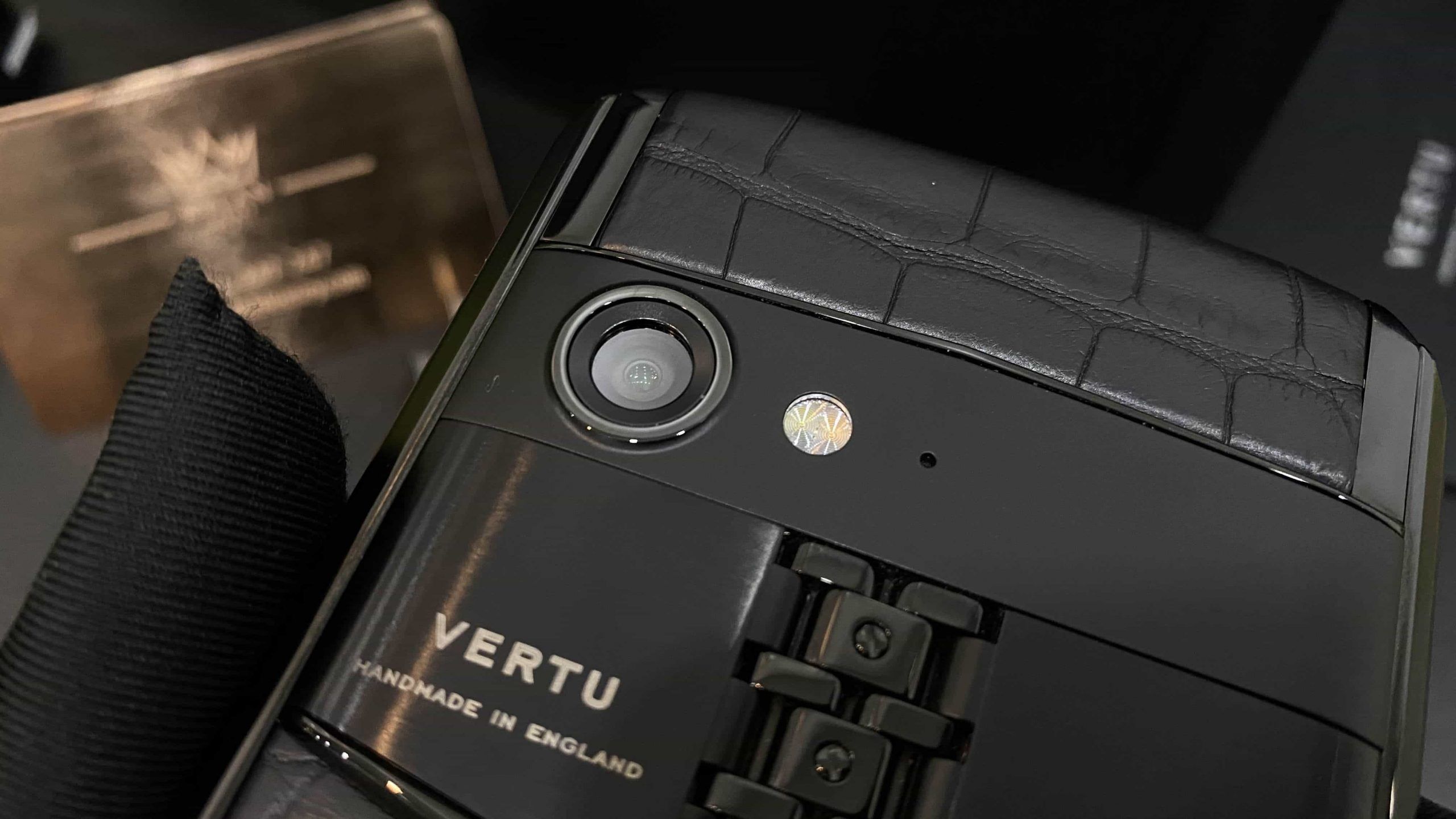 Kỳ Lân Luxury vertu aster p aligator black 20 scaled Vertu Aster P Aligator Black