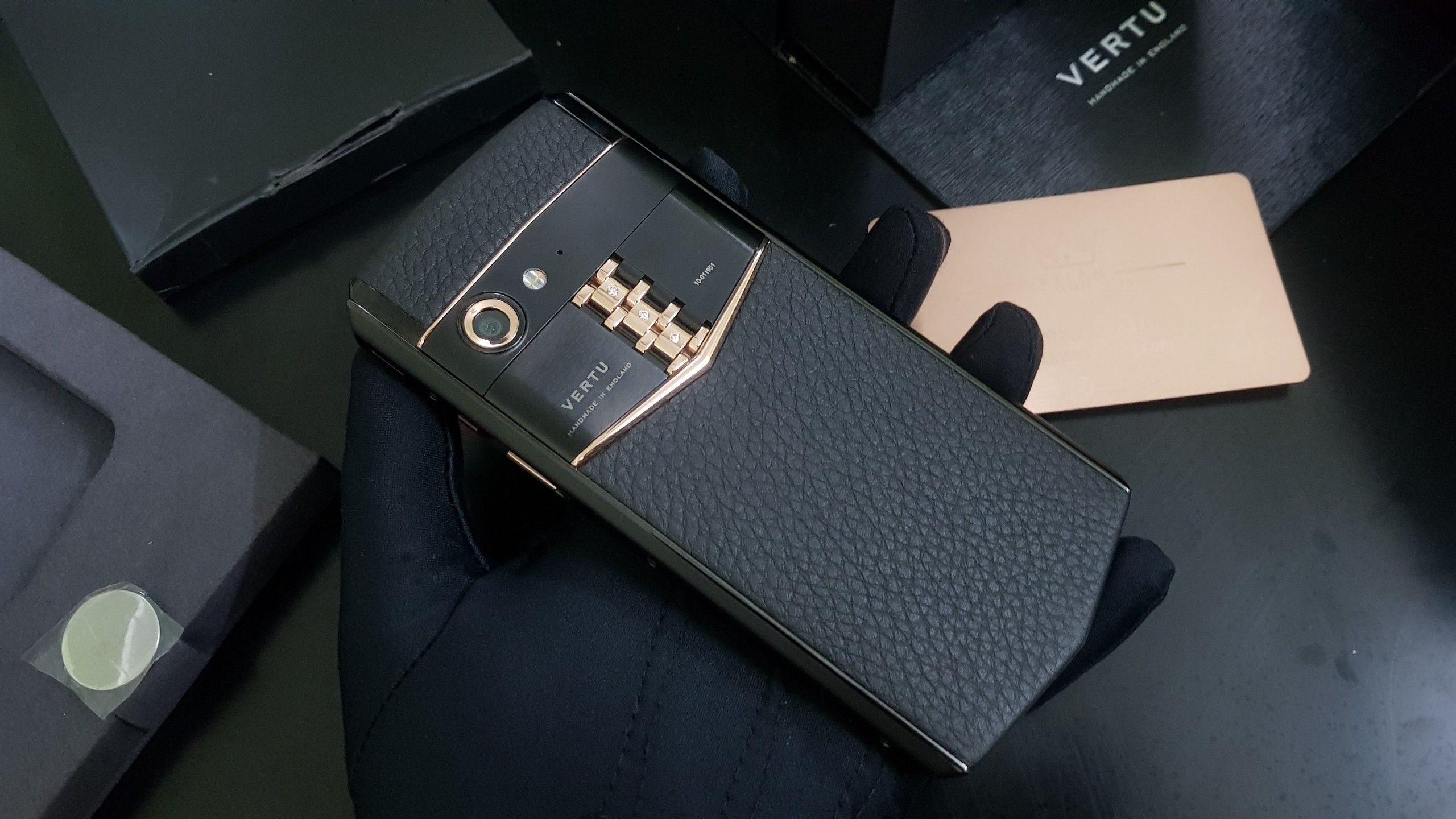 Kỳ Lân Luxury vertu aster p black mix gold diamond 12 2 Thông tin về Vertu Aster P Black New Full Box