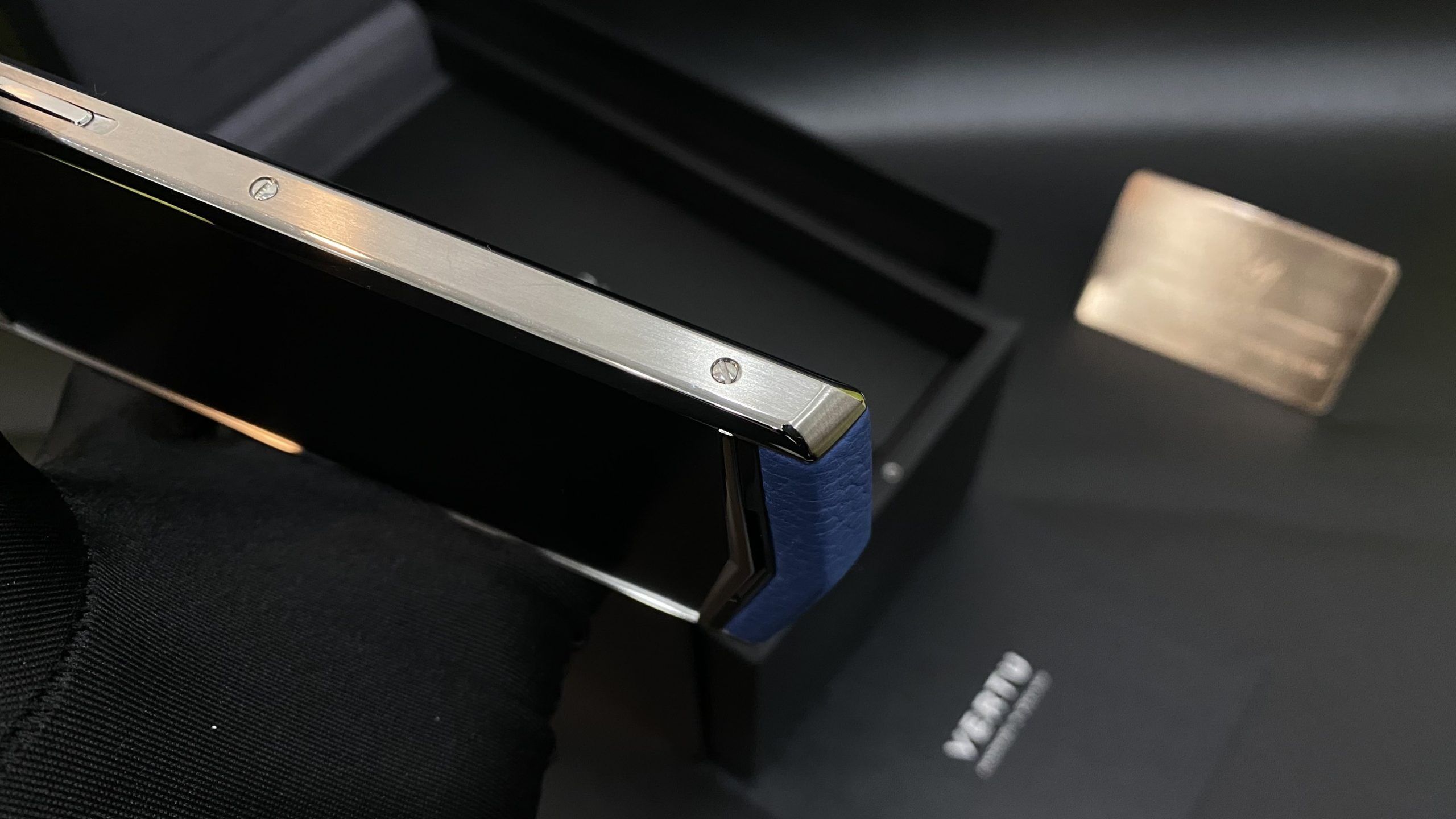 Kỳ Lân Luxury vertu aster p navy blue 15 scaled Vertu Aster P Silver Navy Blue