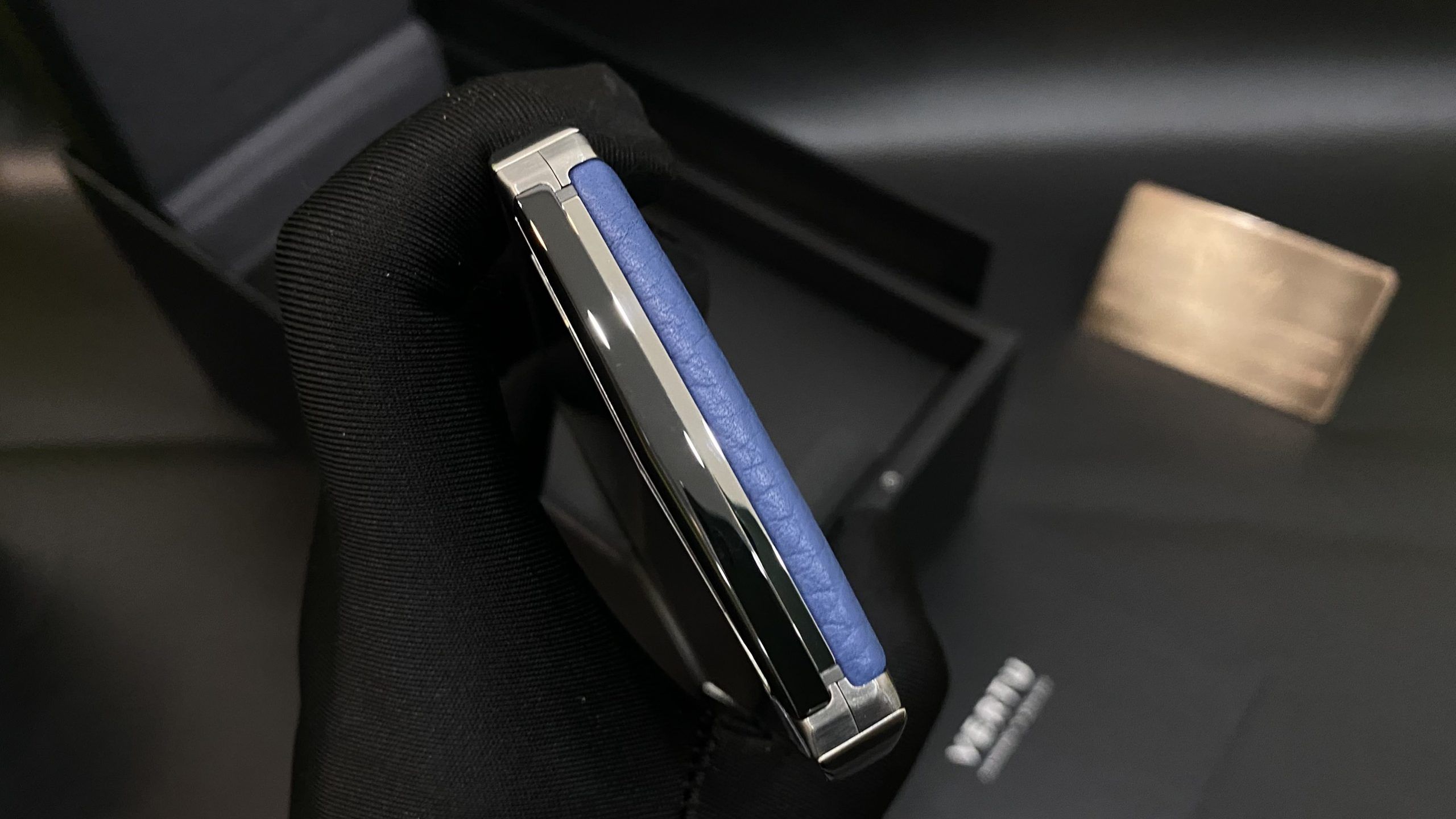 Kỳ Lân Luxury vertu aster p navy blue 17 scaled Vertu Aster P Silver Navy Blue