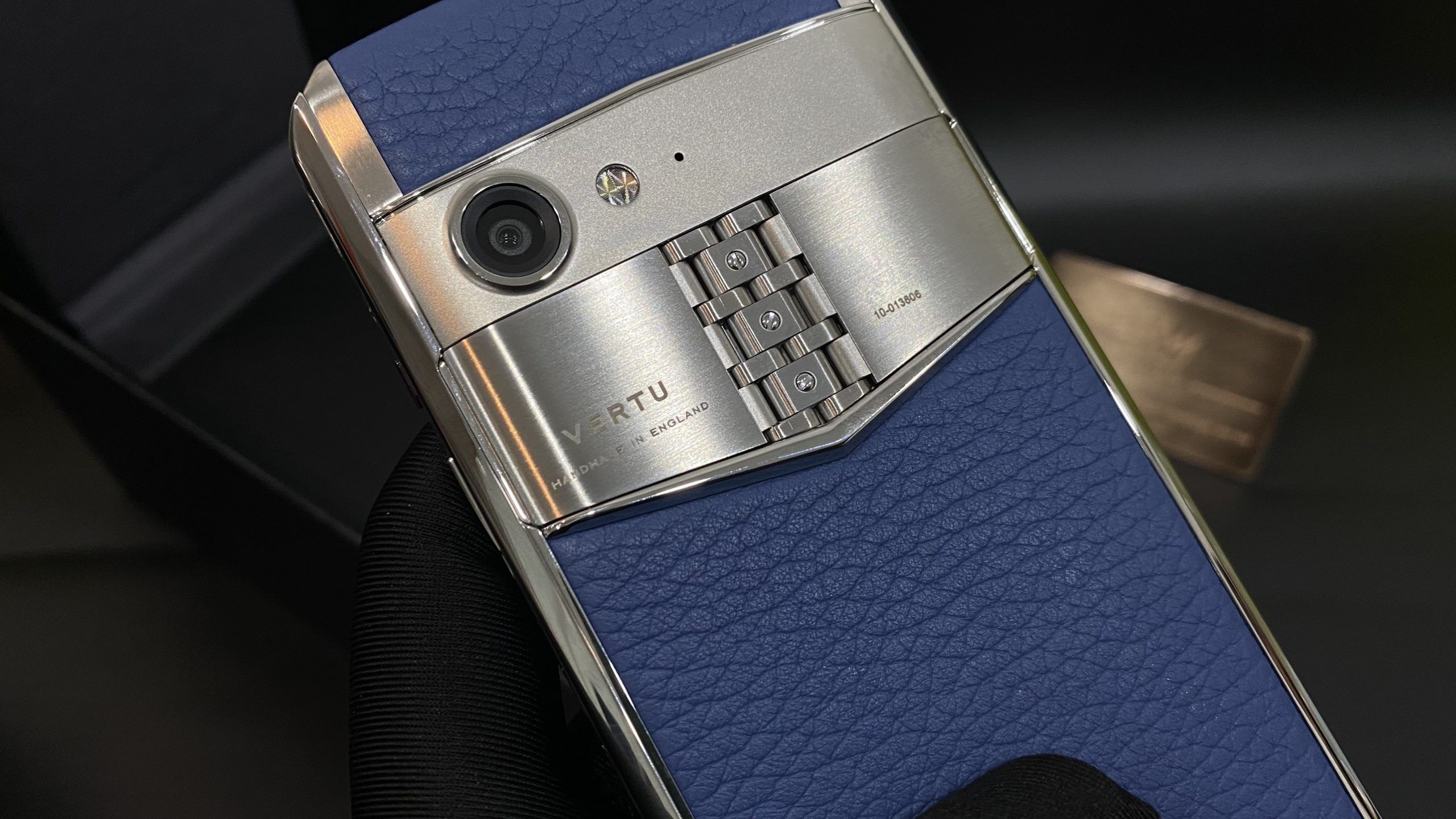 Kỳ Lân Luxury vertu aster p navy blue 22 scaled Vertu Aster P Silver Navy Blue