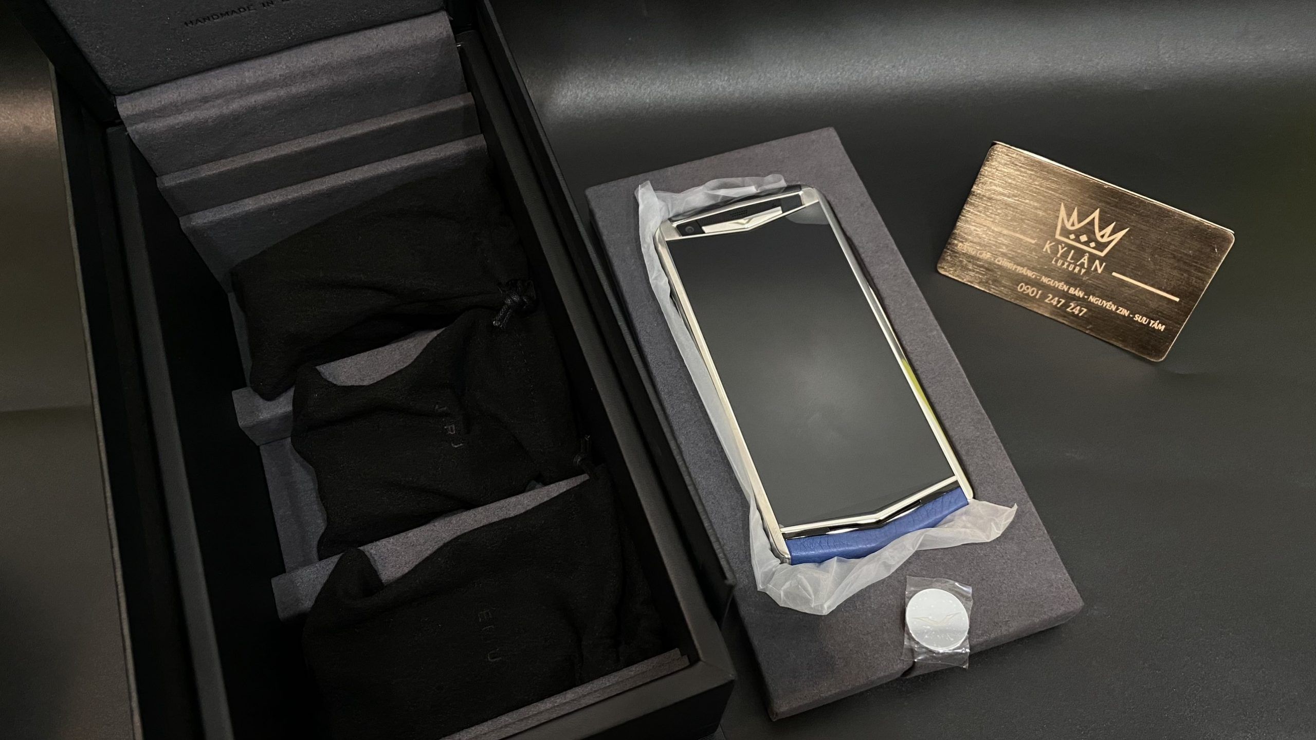 Kỳ Lân Luxury vertu aster p navy blue 23 scaled Vertu Aster P Silver Navy Blue