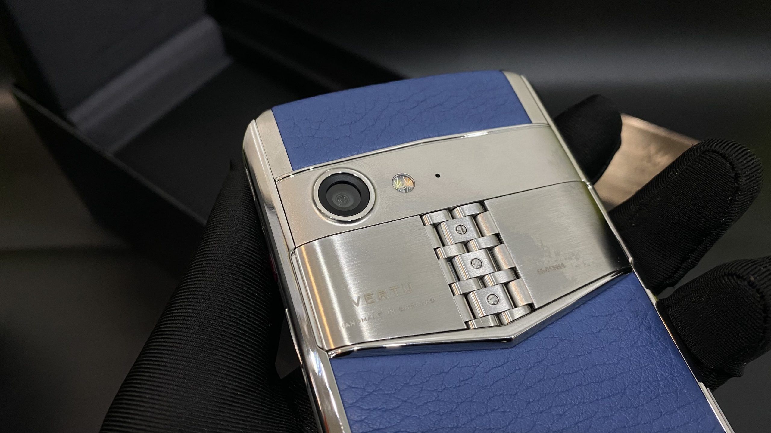 Kỳ Lân Luxury vertu aster p navy blue 25 scaled Vertu Aster P Silver Navy Blue