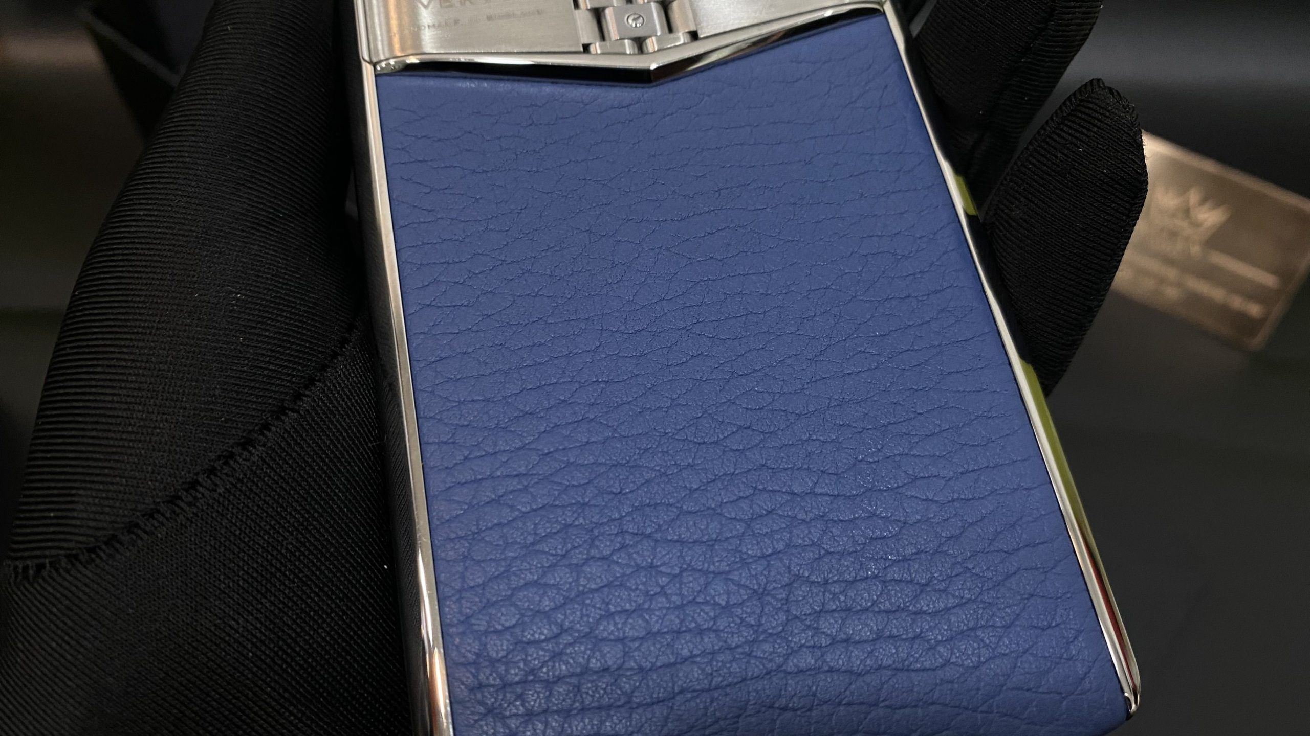 Kỳ Lân Luxury vertu aster p navy blue 26 scaled Vertu Aster P Silver Navy Blue