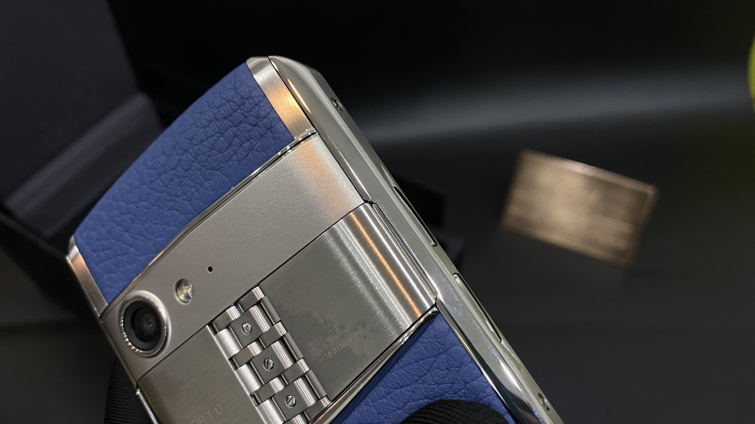 Kỳ Lân Luxury vertu aster p navy blue 31 scaled Vertu Aster P Silver Navy Blue