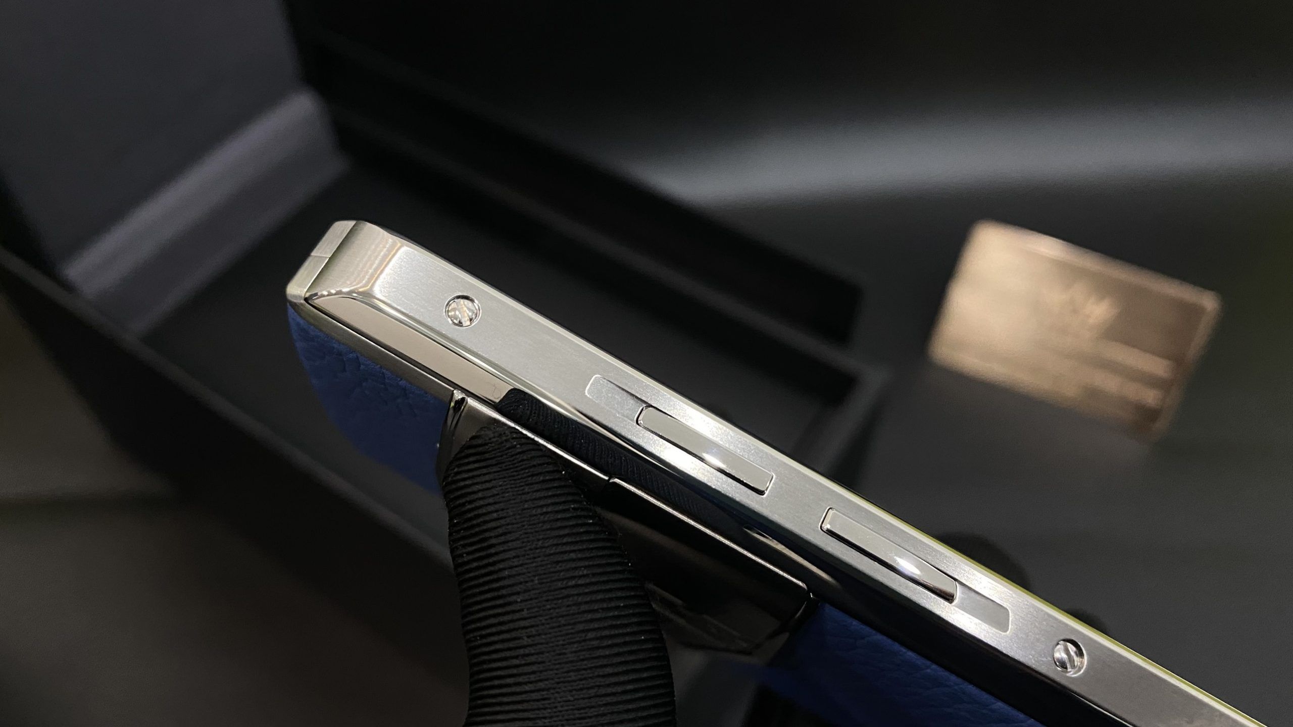 Kỳ Lân Luxury vertu aster p navy blue 9 scaled Vertu Aster P Silver Navy Blue