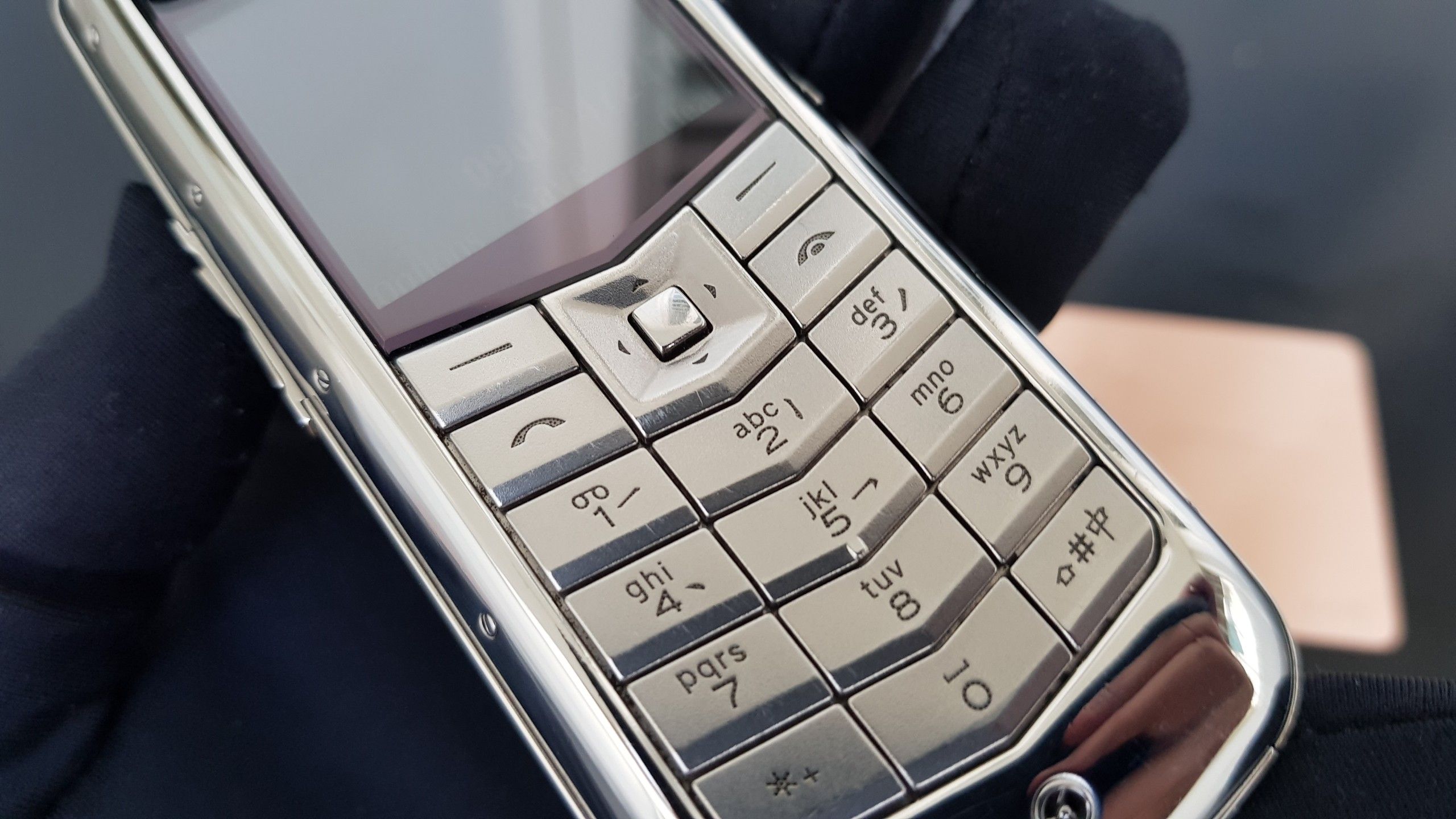 Kỳ Lân Luxury vertu constellation black 2 295c1d19 1628 499a b6c3 ee41f0a7bb24 Thông tin về điện thoại Vertu Constellation Black