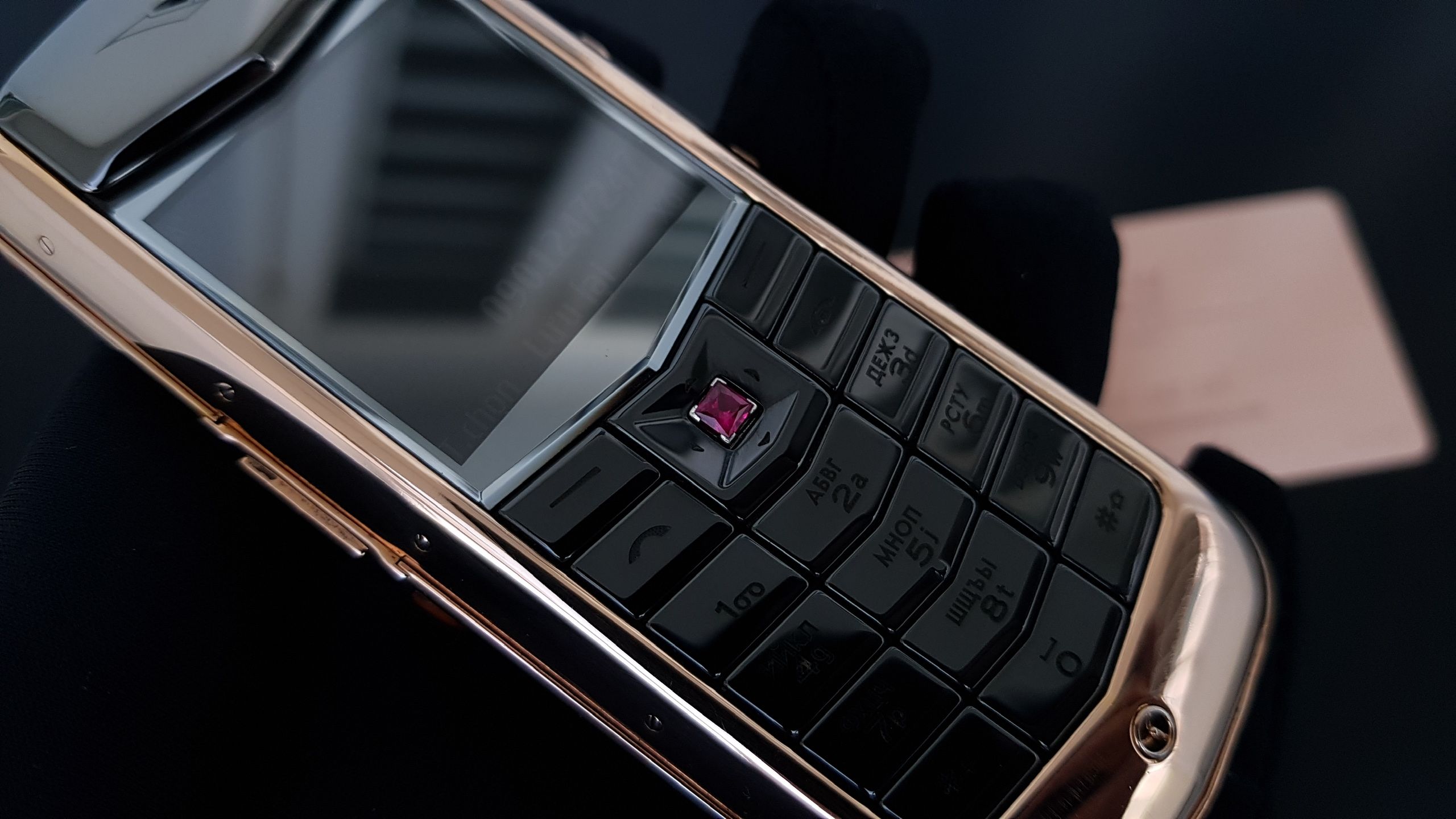 Kỳ Lân Luxury vertu contellation bo c va ng di nh rubi 3 Vertu Constellation Bọc Vàng Đính Rubi