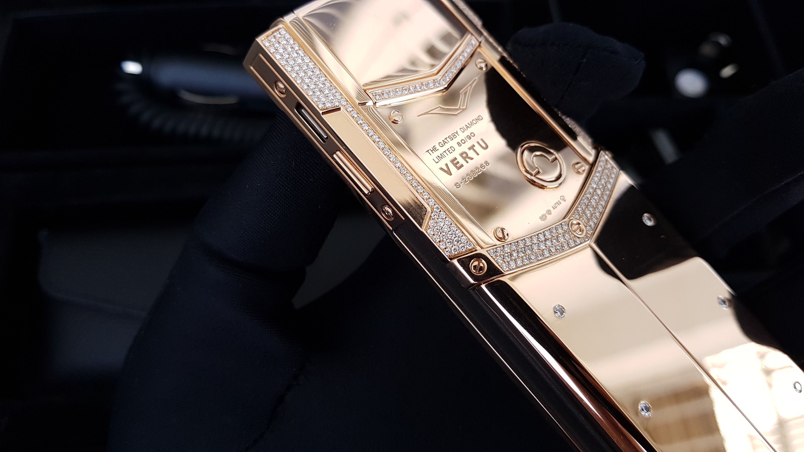 Kỳ Lân Luxury vertu siganture s full gold mix diamond 20 Vertu Signature S Full Gold Mix Diamond