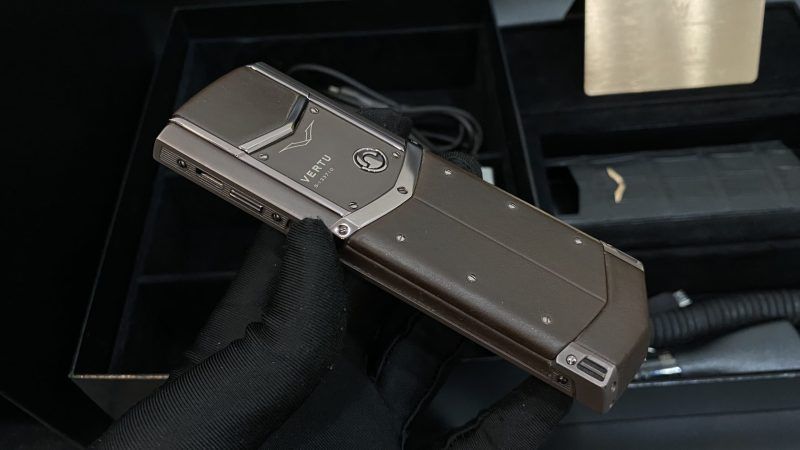 Kỳ Lân Luxury vertu signature s brown full box 21 1 scaled 1 Vertu Signature S Brown Full Box