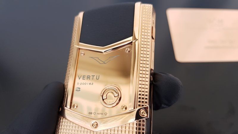 Kỳ Lân Luxury vertu signature s cloud de paris 19 fe17b7f9 eabc 4b3e 927e 06aa1c7b2142 1 Vertu Signature S Clous De Paris