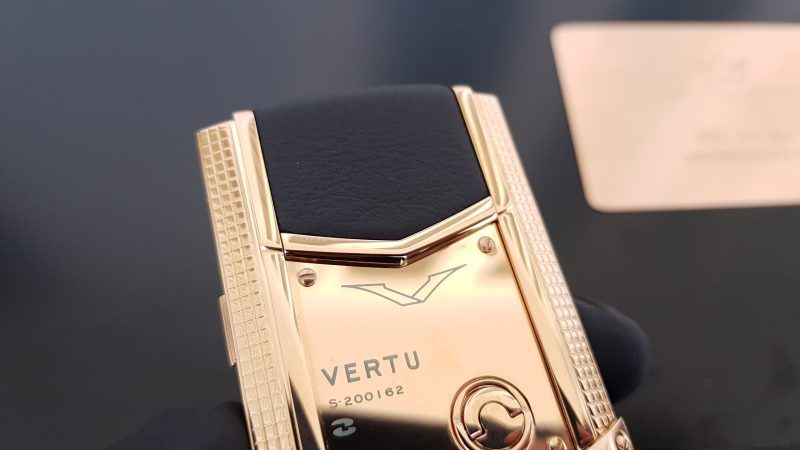 Kỳ Lân Luxury vertu signature s cloud de paris 2 97435c4b 3e46 4210 a679 c8878a17de1a 1 Vertu Signature S Clous De Paris