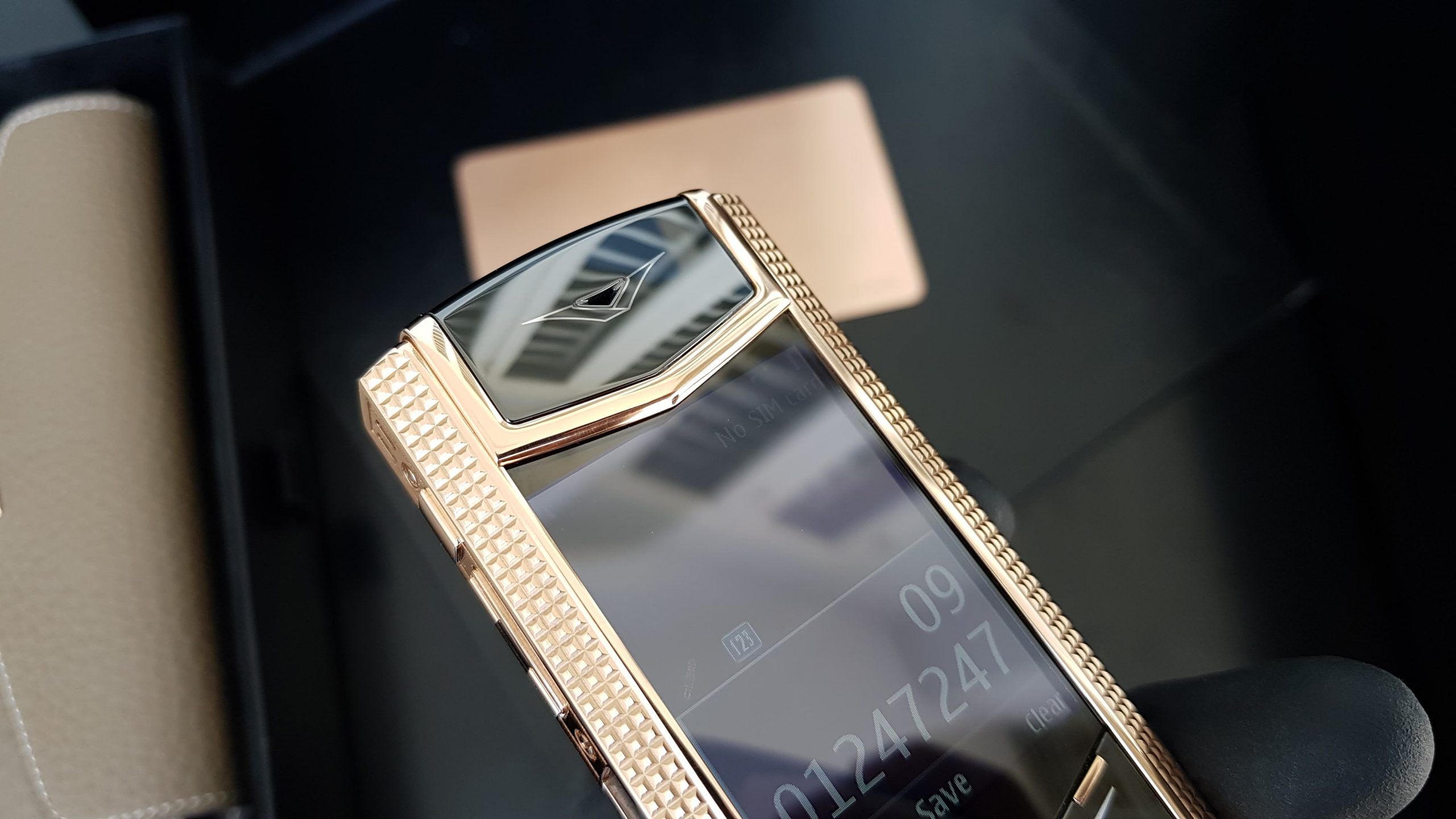 Kỳ Lân Luxury vertu signature s cloud de paris gold mix diamond 10 scaled Vertu Signature S Clous De Paris Gold Mix Diamond