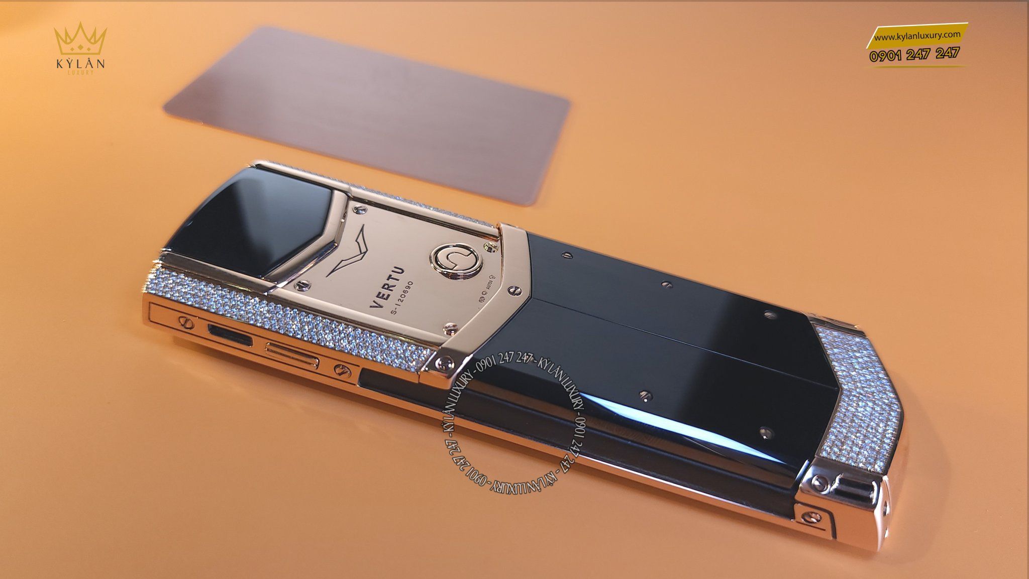 Kỳ Lân Luxury vertu signature s full gold diamond 2 5bc45fc7 b106 4a7f 8ea1 bab965a00645 2 Vertu Signature S Gold Diamond