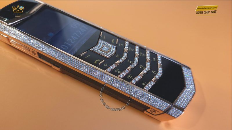 Kỳ Lân Luxury vertu signature s full gold diamond 3 df9d1a08 0eb9 4231 a2e5 2c79cf7572ac 2 1 Vertu Signature S Gold Diamond