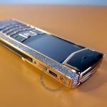 Kỳ Lân Luxury vertu signature s full gold diamond 9 cc74ae1e 3b5d 4fe4 9ed8 b91ef8ac2232 2 1 Vertu Signature S Gold Diamond