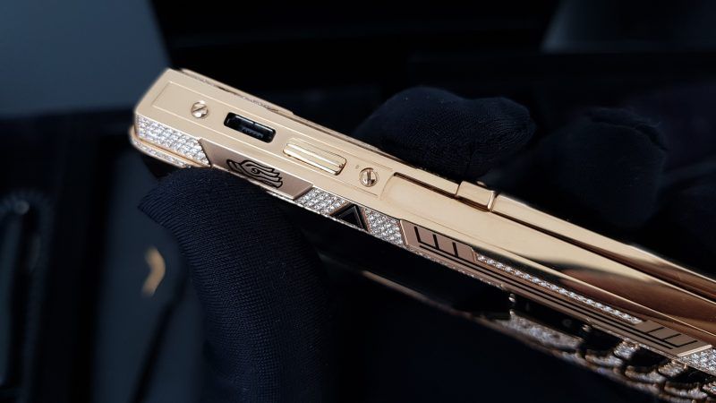 Kỳ Lân Luxury vertu signature s full gold full diamond ziczac fullbox 11 1 Vertu Signature S Full Gold Diamond ZicZac Full Box