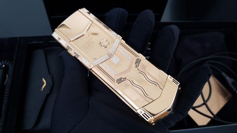 Kỳ Lân Luxury vertu signature s full gold full diamond ziczac fullbox 13 1 Vertu Signature S Full Gold Diamond ZicZac Full Box