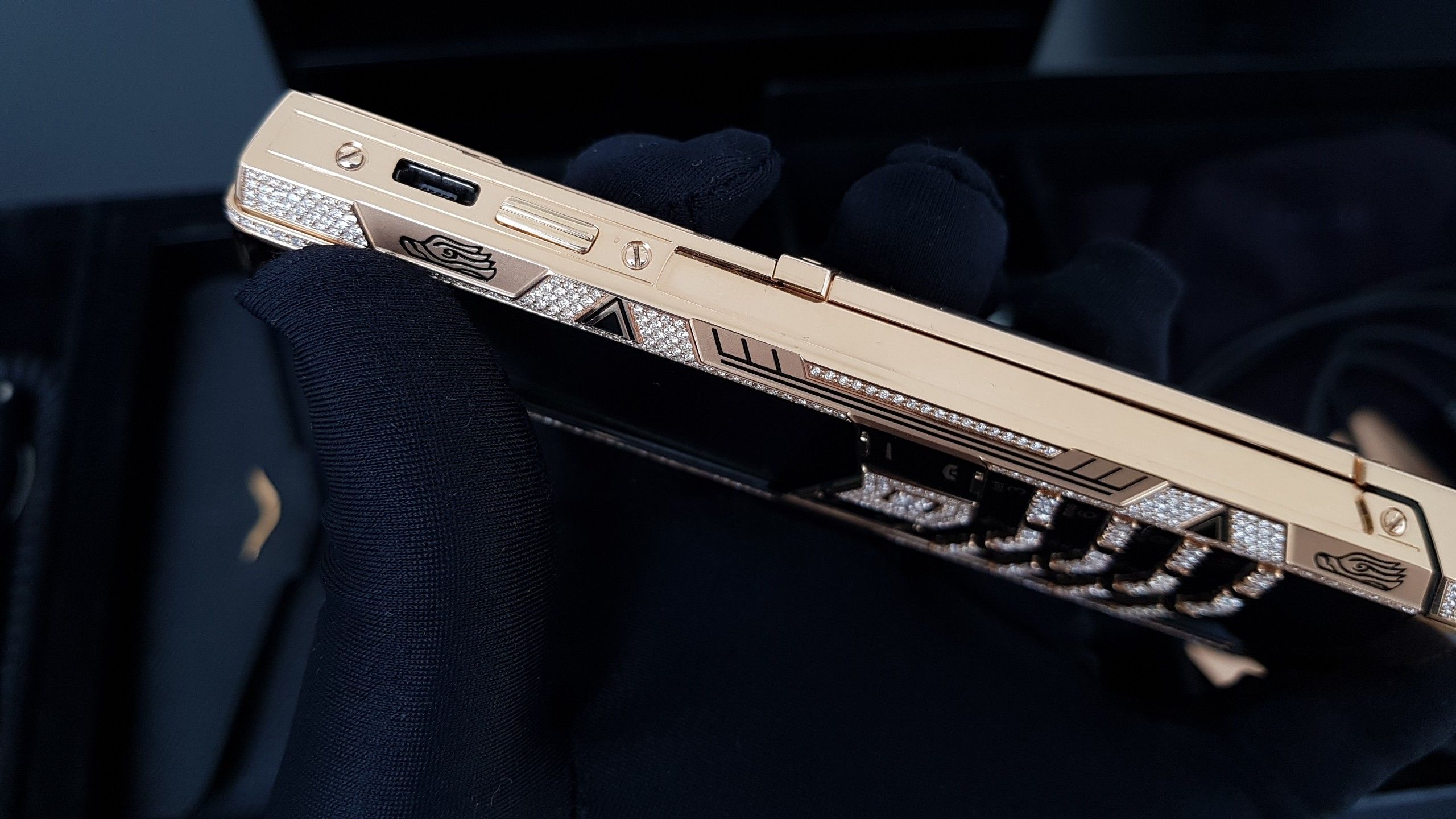 Kỳ Lân Luxury vertu signature s full gold full diamond ziczac fullbox 17 Vertu Signature S Full Gold Diamond ZicZac Full Box