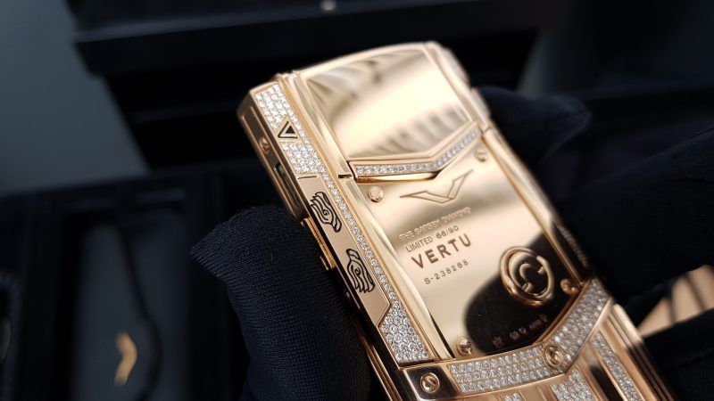 Kỳ Lân Luxury vertu signature s full gold full diamond ziczac fullbox 2 1 Vertu Signature S Full Gold Diamond ZicZac Full Box