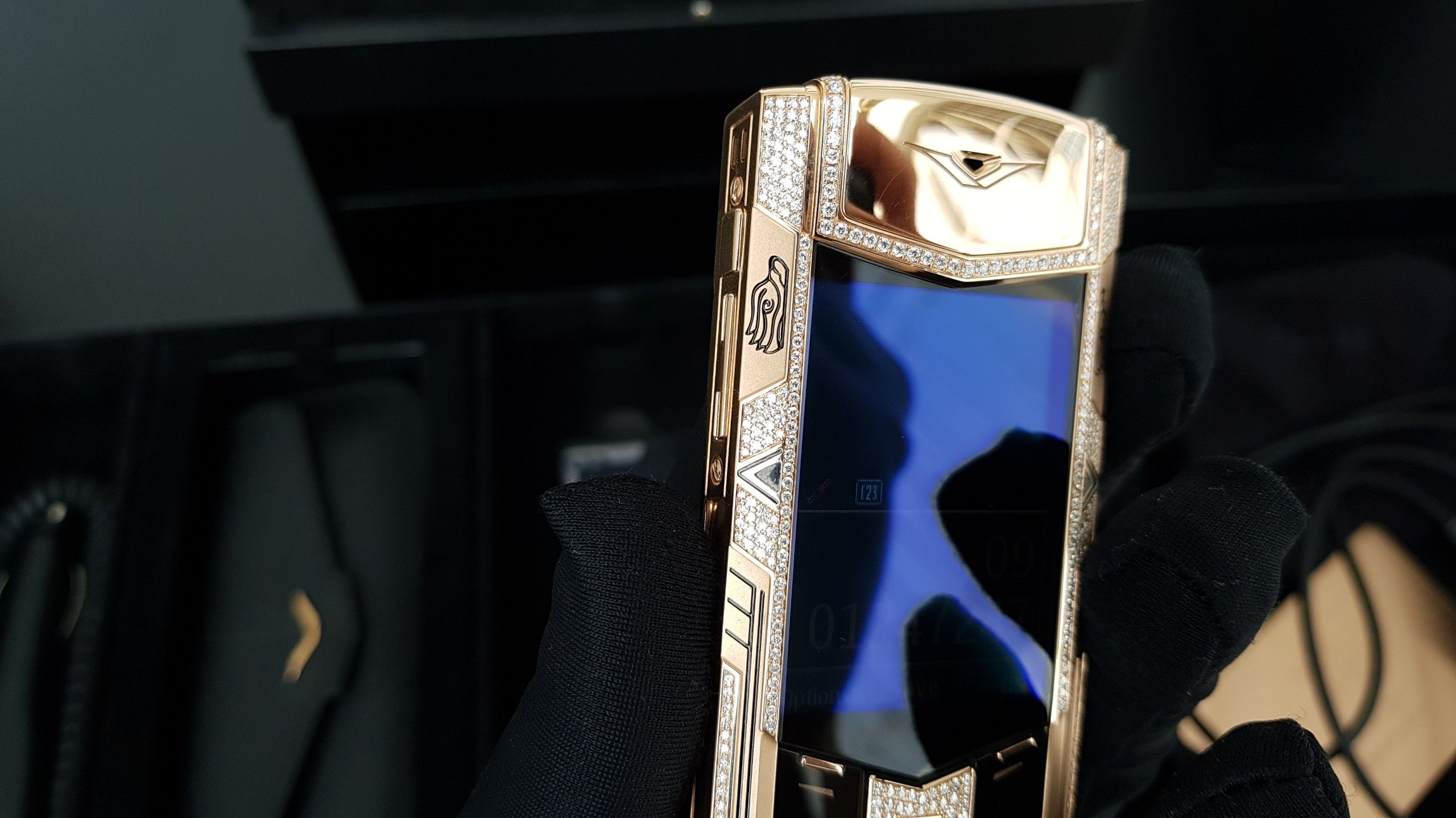 Kỳ Lân Luxury vertu signature s full gold full diamond ziczac fullbox 22 Vertu Signature S Full Gold Diamond ZicZac Full Box