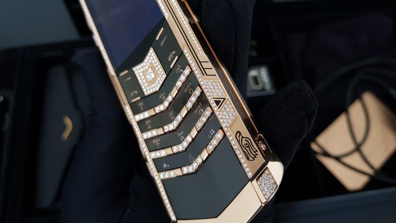 Kỳ Lân Luxury vertu signature s full gold full diamond ziczac fullbox 25 1 Vertu Signature S Full Gold Diamond ZicZac Full Box