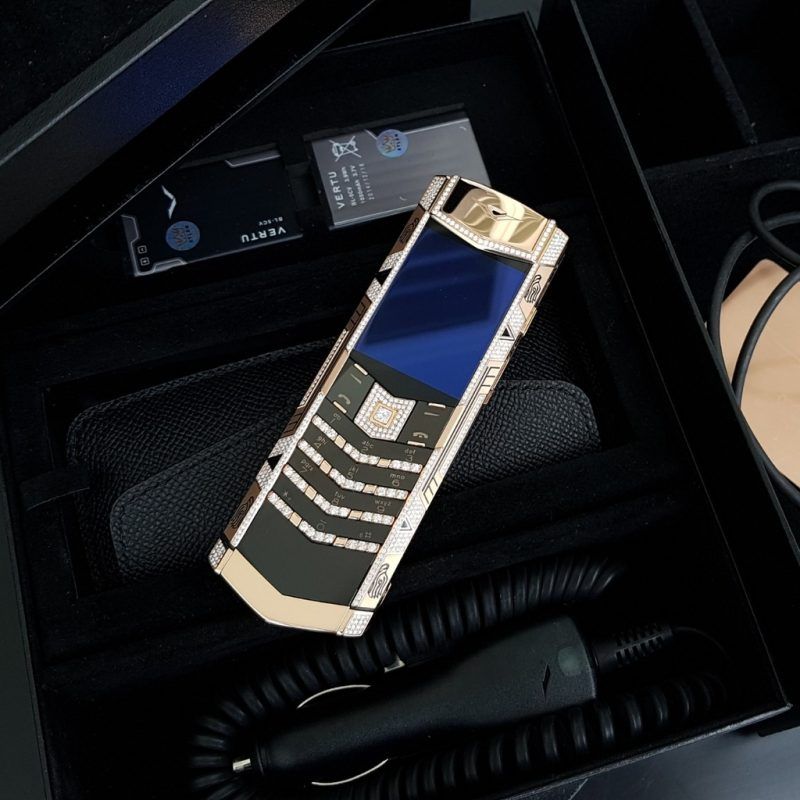 Kỳ Lân Luxury vertu signature s full gold full diamond ziczac fullbox 3 1 1 Vertu Signature S Full Gold Diamond ZicZac Full Box