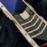 Kỳ Lân Luxury vertu signature s full gold full diamond ziczac fullbox 30 1 Vertu Signature S Full Gold Diamond ZicZac Full Box