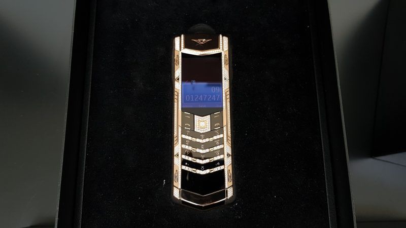 Kỳ Lân Luxury vertu signature s full gold full diamond ziczac fullbox 48 1 Vertu Signature S Full Gold Diamond ZicZac Full Box