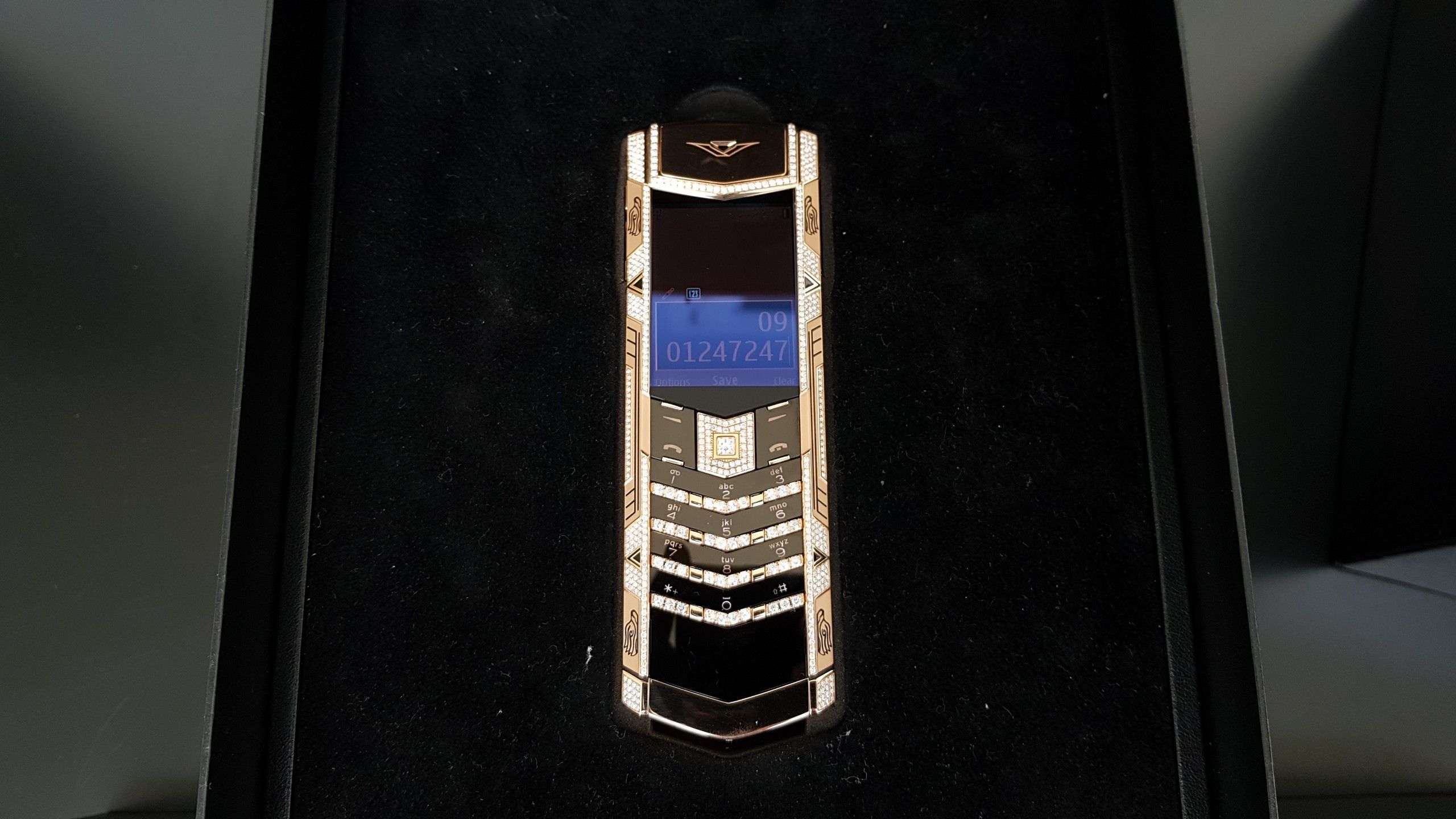 Kỳ Lân Luxury vertu signature s full gold full diamond ziczac fullbox 48 Vertu Signature S Full Gold Diamond ZicZac Full Box