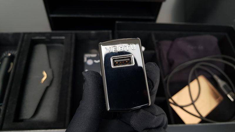 Kỳ Lân Luxury vertu signature s full gold full diamond ziczac fullbox 49 1 Vertu Signature S Full Gold Diamond ZicZac Full Box