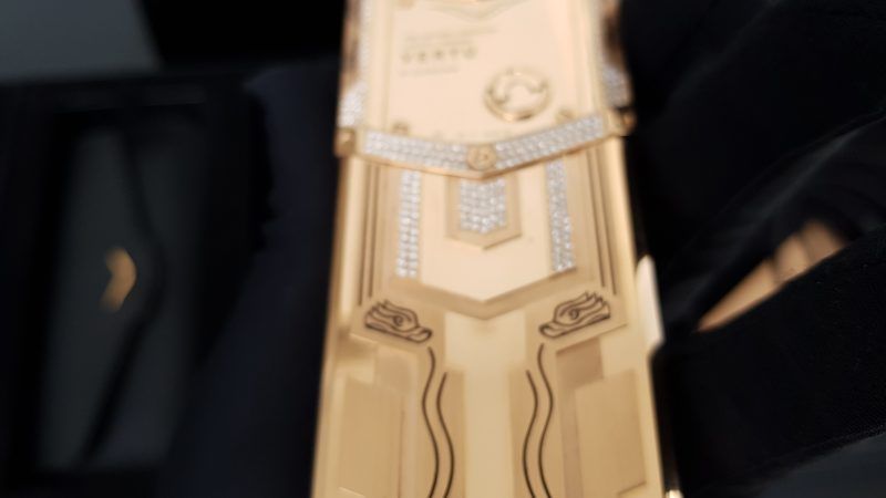 Kỳ Lân Luxury vertu signature s full gold full diamond ziczac fullbox 5 1 Vertu Signature S Full Gold Diamond ZicZac Full Box