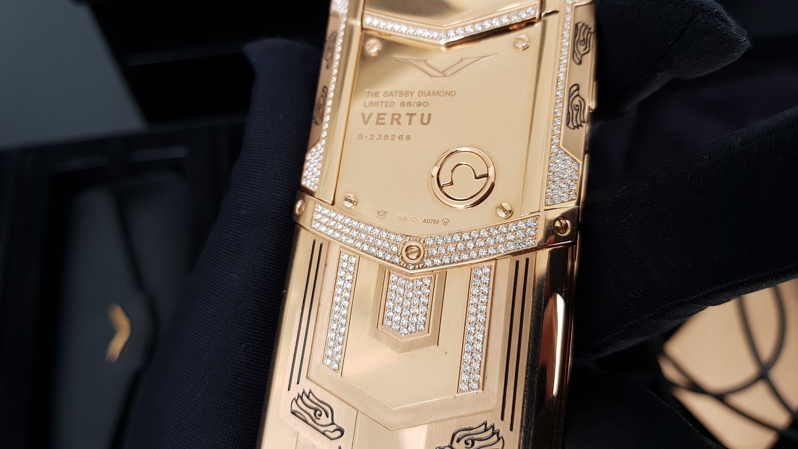 Kỳ Lân Luxury vertu signature s full gold full diamond ziczac fullbox 9 Vertu Signature S Full Gold Diamond ZicZac Full Box