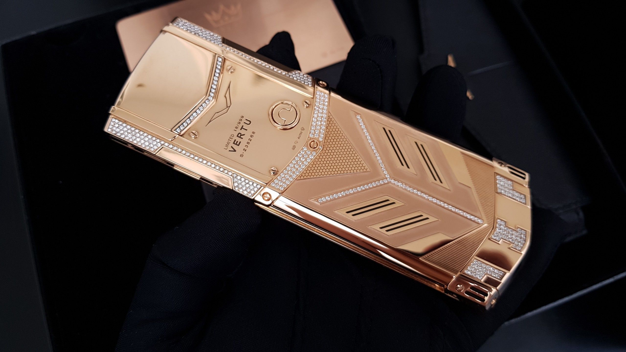 Kỳ Lân Luxury vertu signature s full gold mix diamond zigzag alternative 3 2 KỲ LÂN LUXURY chuyên cung cấp dịch vụ hiện thực hóa giấc mơ khách hàng