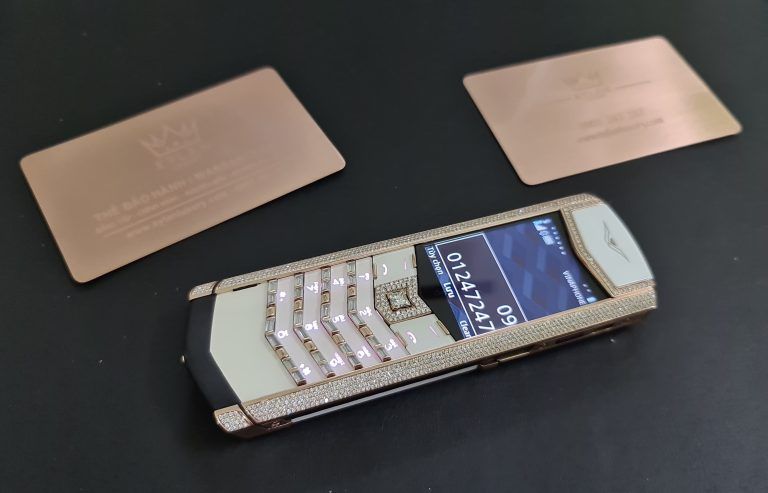 Kỳ Lân Luxury vertu signature s gold diamond day den 7 1 Giới thiệu điện thoại Vertu Signature S Gold Diamond đáy đen