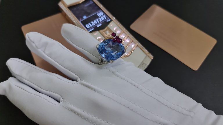 Kỳ Lân Luxury vertu signature s gold diamond himalaya 1 Thông tin điện thoại Vertu Signature S Gold Diamon Himalaya