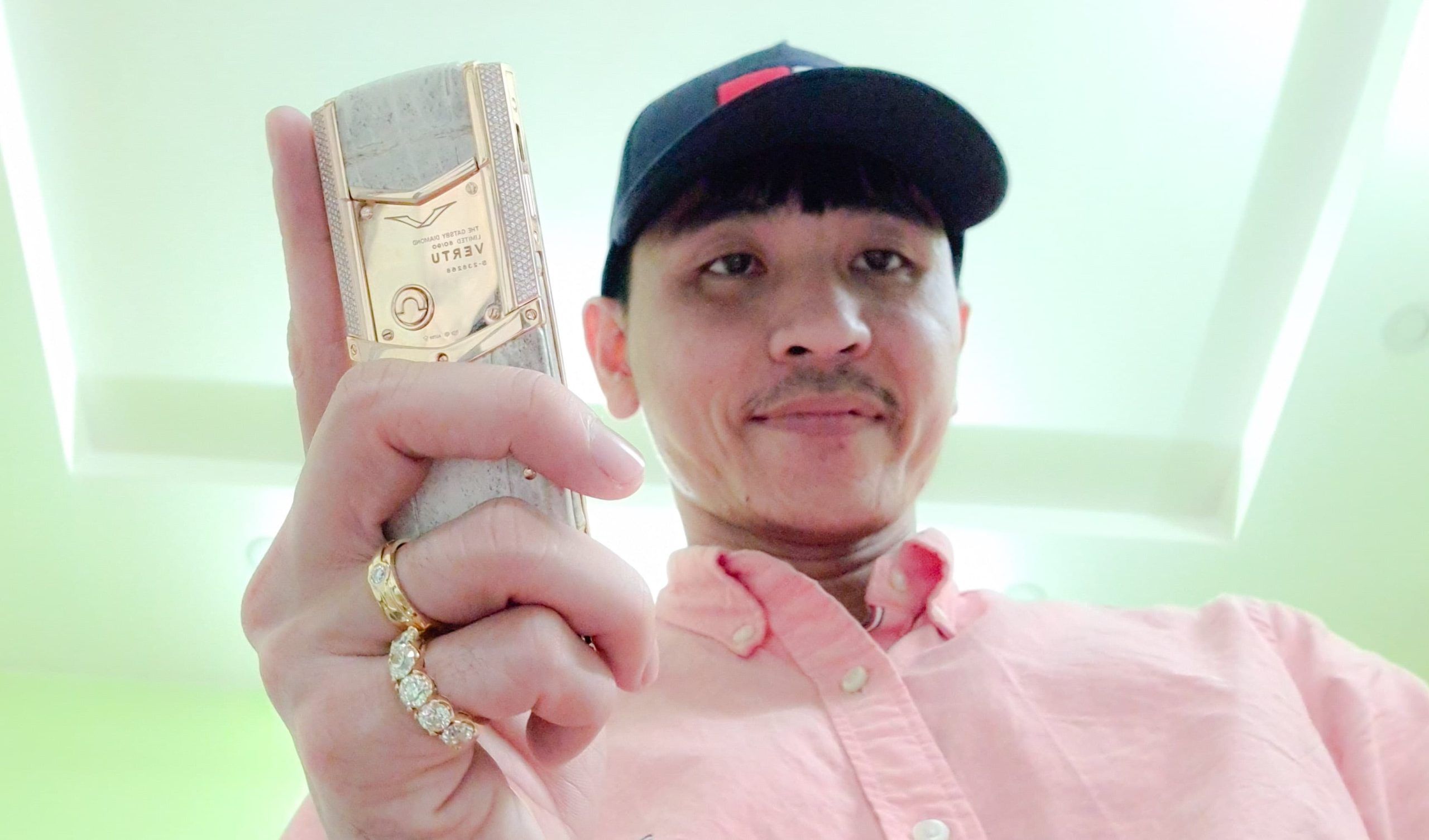 Kỳ Lân Luxury vertu signature s gold diamond himalaya 11 scaled Thông tin điện thoại Vertu Signature S Gold Diamon Himalaya