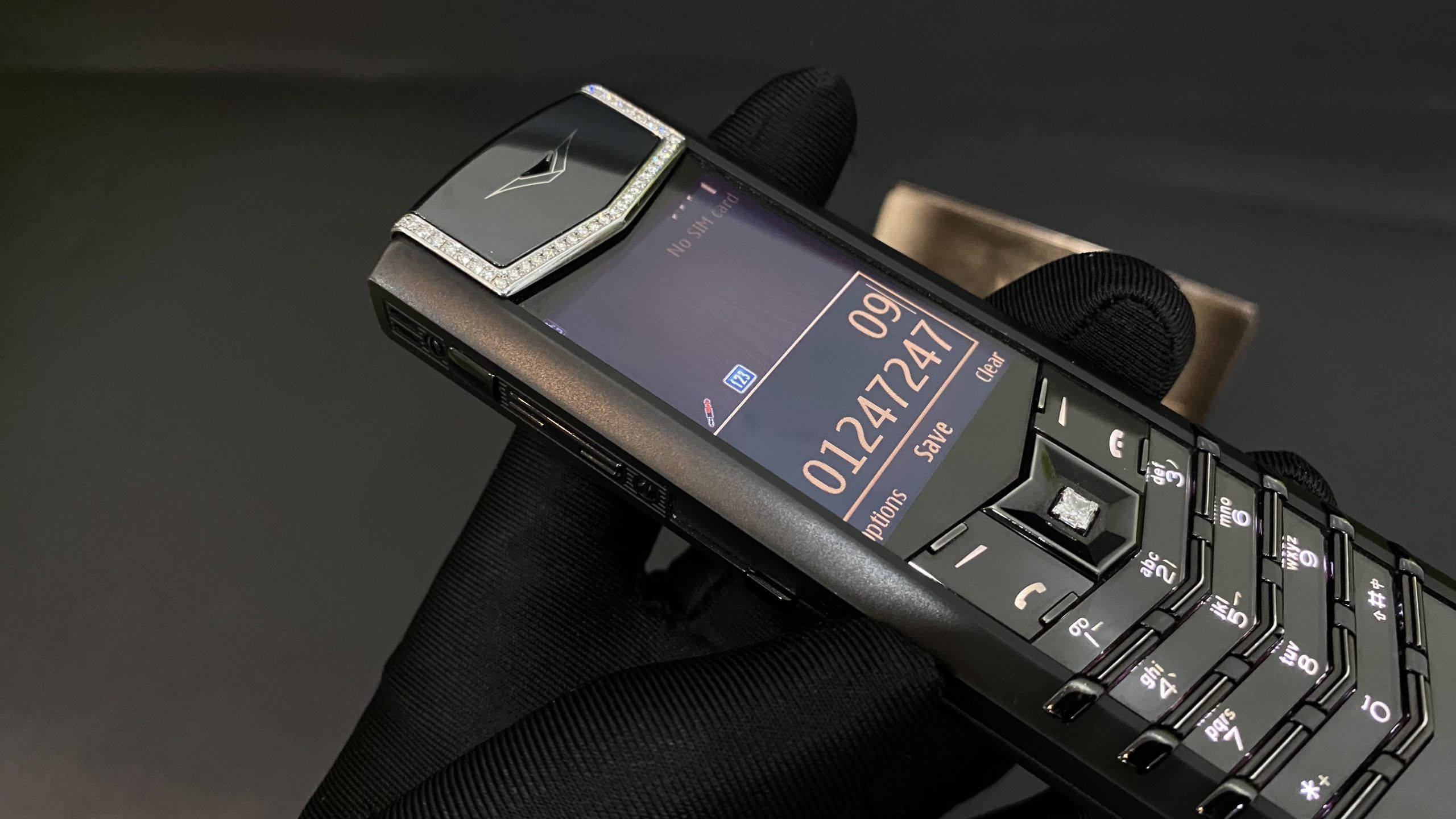 Kỳ Lân Luxury vertu signature s pure black mix diamond 19 1 scaled Vertu Signature S Pure Black Mix Diamond