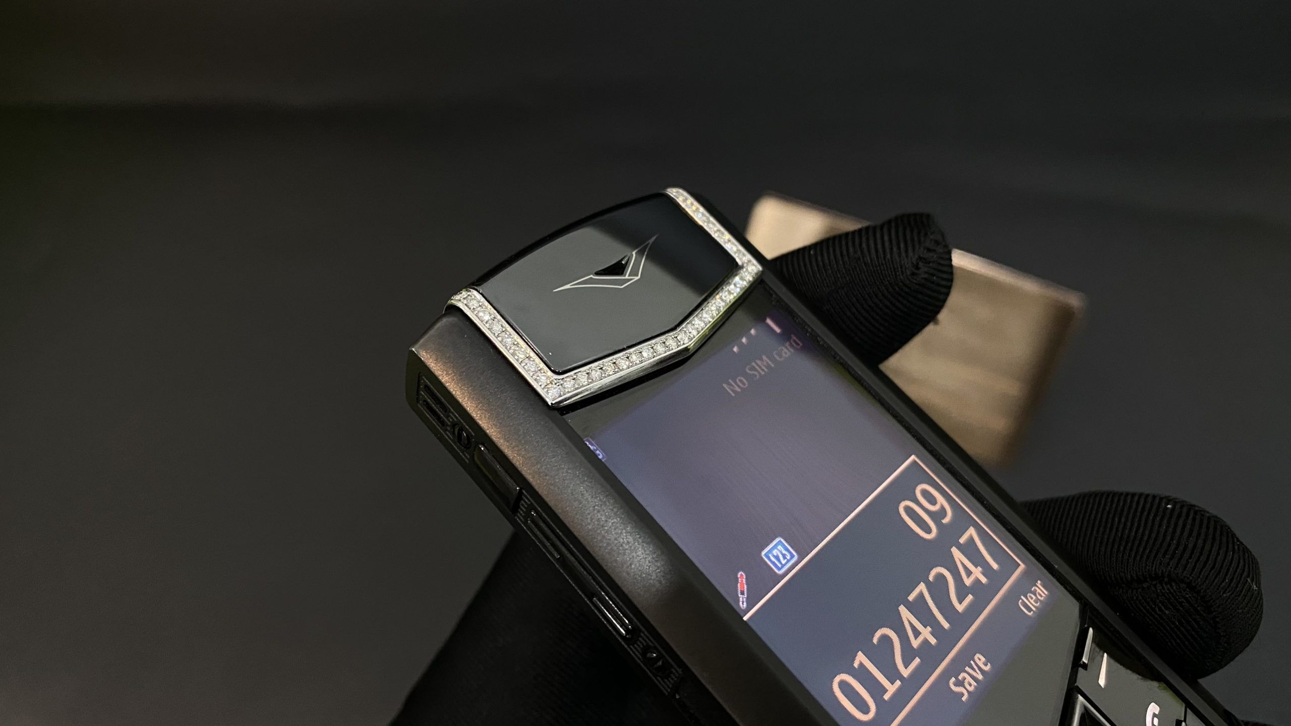 Kỳ Lân Luxury vertu signature s pure black mix diamond 25 1 scaled Vertu Signature S Pure Black Mix Diamond