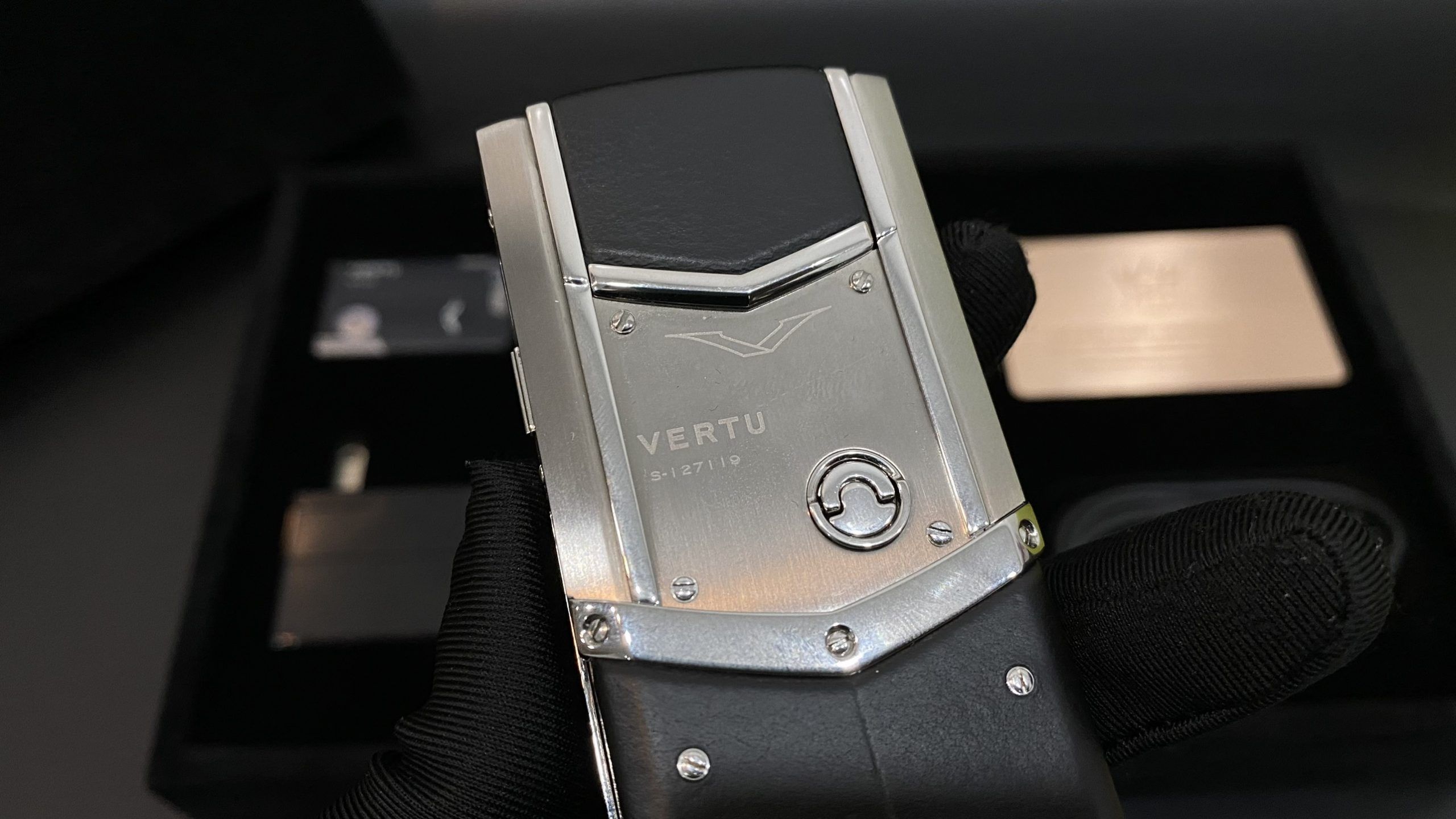 Kỳ Lân Luxury vertu signature s steel mix diamond 16 1 scaled Vertu Signature S Steel Mix Diamond