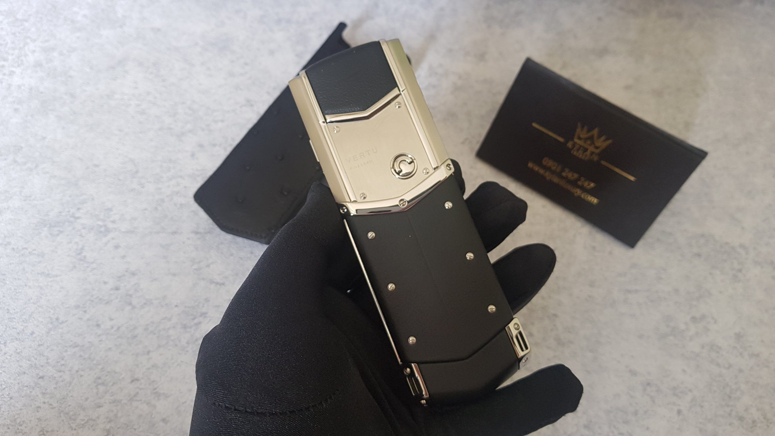 Kỳ Lân Luxury vertu signature s thep 29 scaled Điều gì làm cho những chiếc điện thoại Vertu trở thành thương hiệu đắt đỏ bậc nhất thế giới