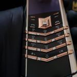 Kỳ Lân Luxury vertu signature s thep che tac diem ma vang 13 scaled 1 Vertu Signature S thép điểm vàng hồng